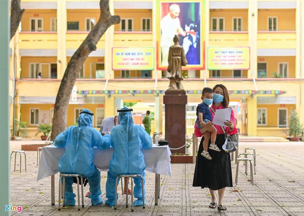 Hà Nội tái xét nghiệm người từ vùng dịch về bằng phương pháp rRT-PCR-6