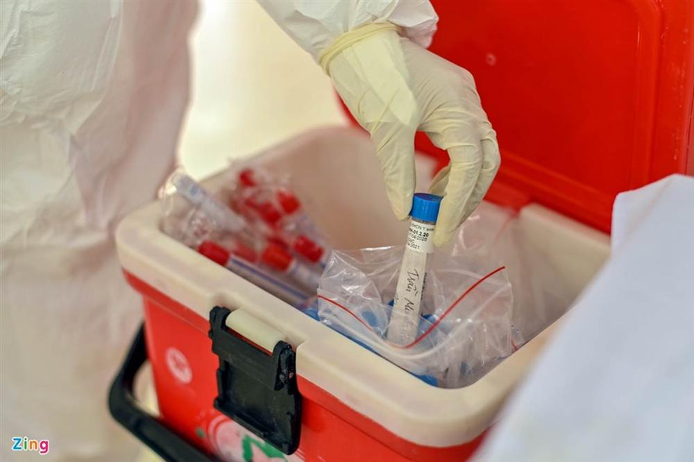 Hà Nội tái xét nghiệm người từ vùng dịch về bằng phương pháp rRT-PCR-9