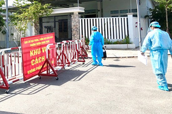 Quảng Ngãi: Cách ly 2 giáo viên, 48 học sinh thi riêng vì 2 bệnh nhân mắc Covid-19