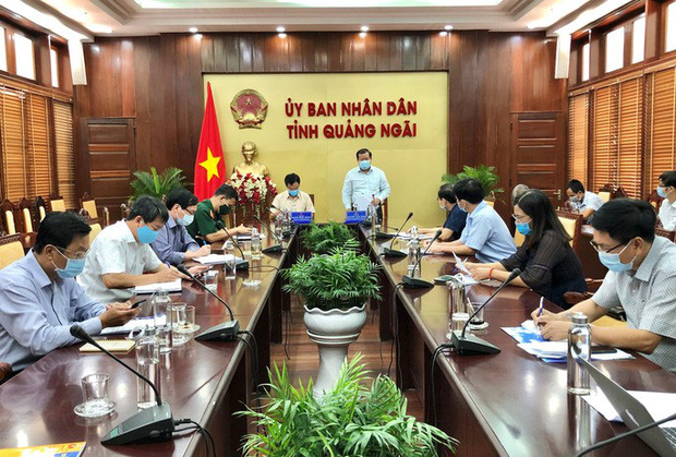 Quảng Ngãi: Cách ly 2 giáo viên, 48 học sinh thi riêng vì 2 bệnh nhân mắc Covid-19-1