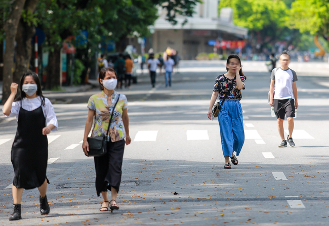 Hà Nội: Nhiều người vẫn thờ ơ trước quyết định xử phạt không đeo khẩu trang nơi công cộng-5