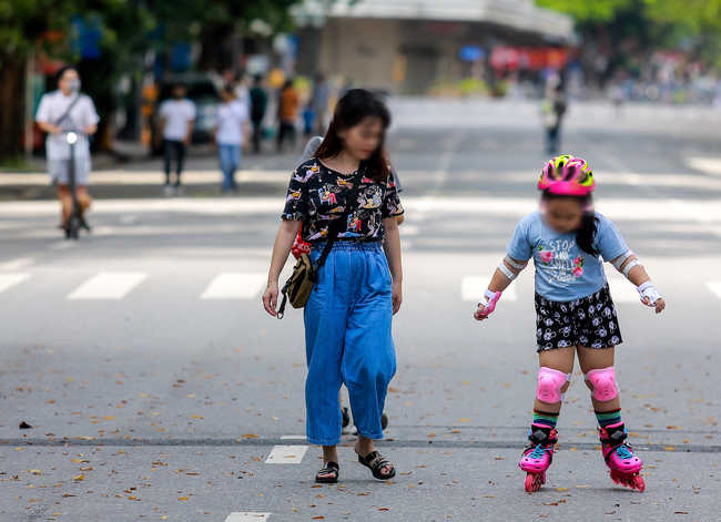 Hà Nội: Nhiều người vẫn thờ ơ trước quyết định xử phạt không đeo khẩu trang nơi công cộng-6