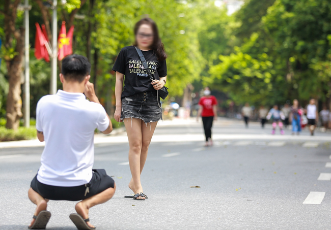 Hà Nội: Nhiều người vẫn thờ ơ trước quyết định xử phạt không đeo khẩu trang nơi công cộng-7