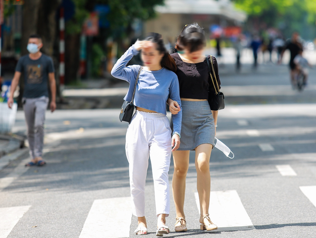 Hà Nội: Nhiều người vẫn thờ ơ trước quyết định xử phạt không đeo khẩu trang nơi công cộng-9