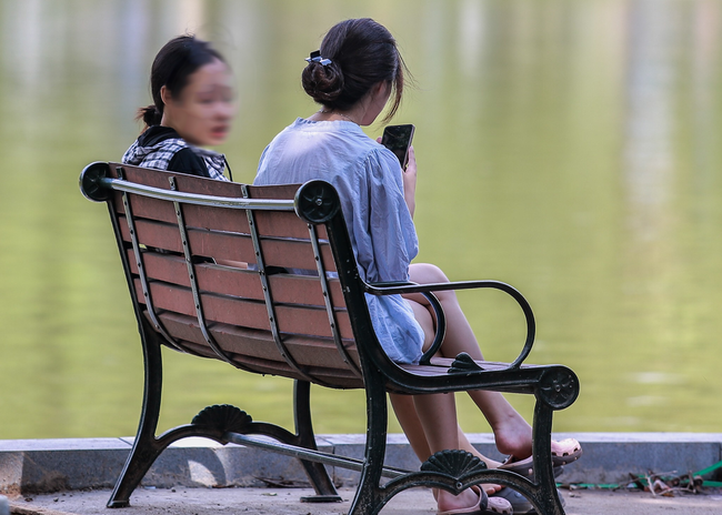 Hà Nội: Nhiều người vẫn thờ ơ trước quyết định xử phạt không đeo khẩu trang nơi công cộng-10