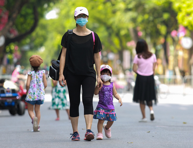 Hà Nội: Nhiều người vẫn thờ ơ trước quyết định xử phạt không đeo khẩu trang nơi công cộng-4