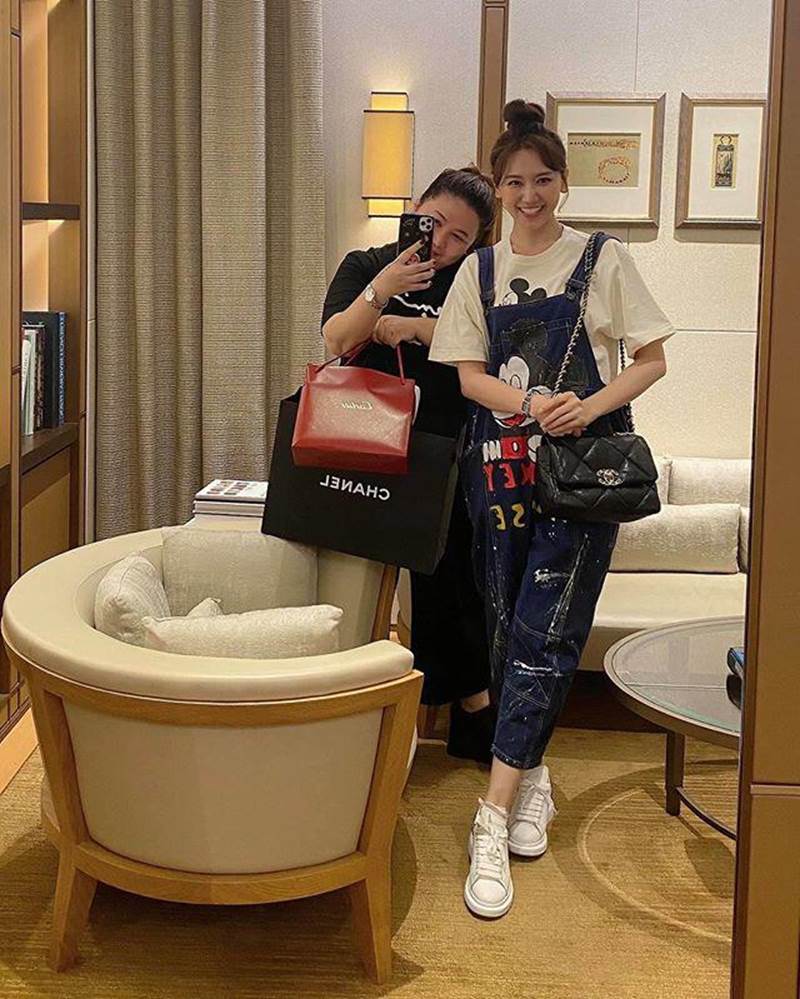 Hari Won trải túi hiệu lấp đầy giường, khoe sương sương” gia tài tiền tỷ-5