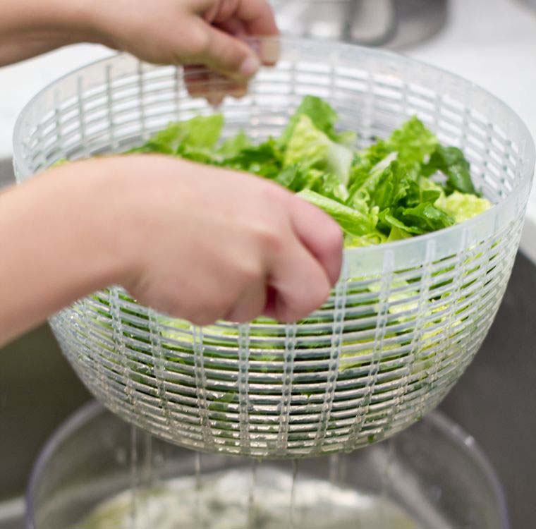 Chỉ bằng 1 tờ giấy, mách bạn mẹo bảo quản rau xanh trong tủ lạnh được lâu vào mùa dịch-3