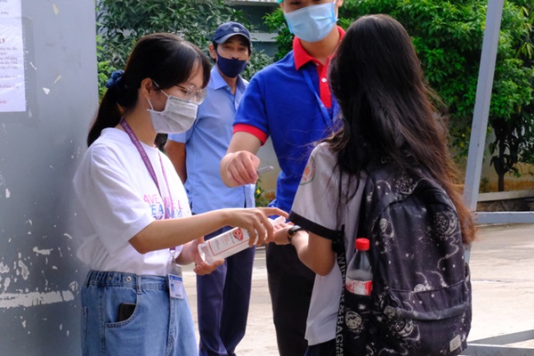 Sát giờ vào phòng thi mà thí sinh vẫn không thấy tăm hơi, giám thị cuống quýt gọi điện cho gia đình tìm kiếm-4