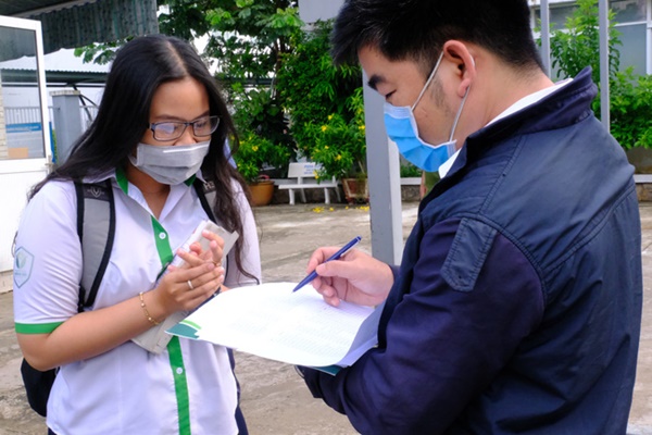 Sát giờ vào phòng thi mà thí sinh vẫn không thấy tăm hơi, giám thị cuống quýt gọi điện cho gia đình tìm kiếm-7