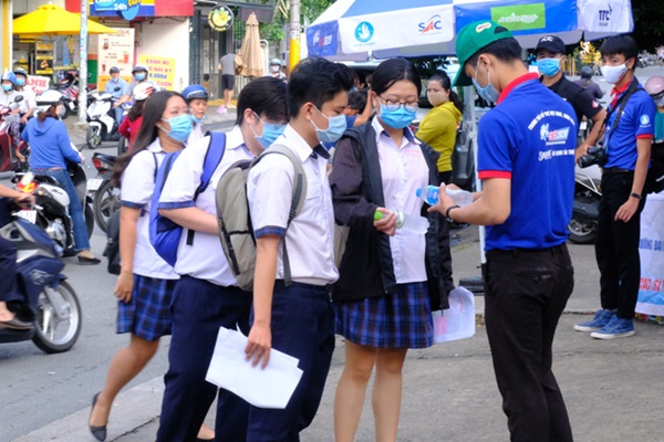 Sát giờ vào phòng thi mà thí sinh vẫn không thấy tăm hơi, giám thị cuống quýt gọi điện cho gia đình tìm kiếm-8