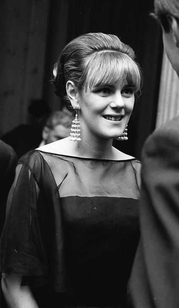 Mang tiếng là kẻ thứ 3 kém sắc nhưng loạt ảnh thời trẻ của bà Camilla sẽ khiến nhiều người nghĩ lại bởi không hề thua kém Công nương Diana-5