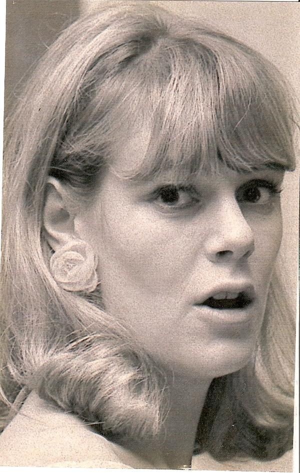 Mang tiếng là kẻ thứ 3 kém sắc nhưng loạt ảnh thời trẻ của bà Camilla sẽ khiến nhiều người nghĩ lại bởi không hề thua kém Công nương Diana-6