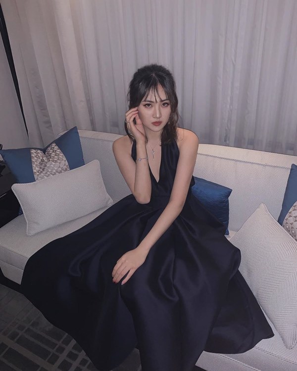 Loạt ảnh ái nữ của ông trùm Huawei: Học giỏi, bình dị nhưng khi khoác lên chiếc váy dạ hội lập tức trở thành công chúa kiều diễm vạn người mê-14