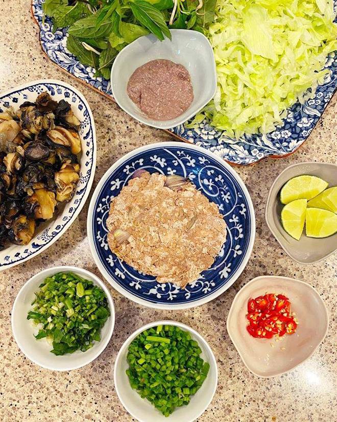 Hết nấu phở 20 tiếng, Hà Tăng lại làm ngay nồi bún ốc siêu tốc khiến fan chết thèm-2