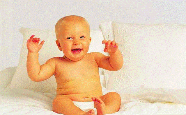 Tưởng con sinh ra đột biến gen” đen xì, 2 tháng sau ngoại hình thay đổi một trời một vực-4