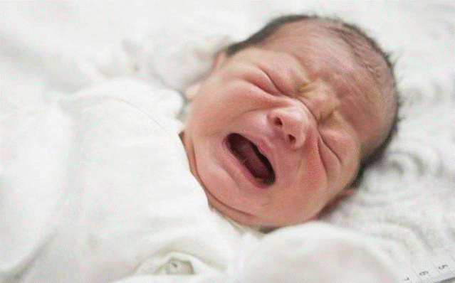 Tưởng con sinh ra đột biến gen” đen xì, 2 tháng sau ngoại hình thay đổi một trời một vực-5