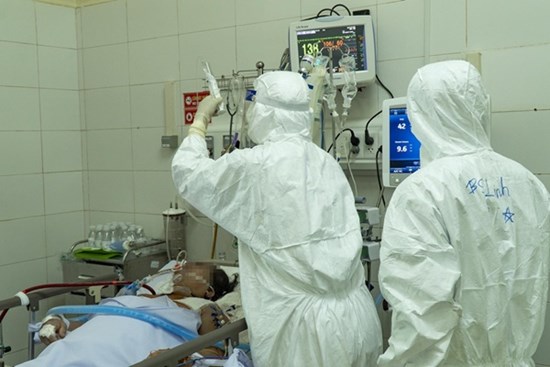 Bên trong khu điều trị người mắc Covid-19 nặng ở Đà Nẵng