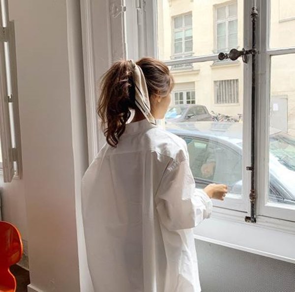 Mách nàng cách hô biến khăn lụa thành phụ kiện xinh xắn trong ngày hè-1