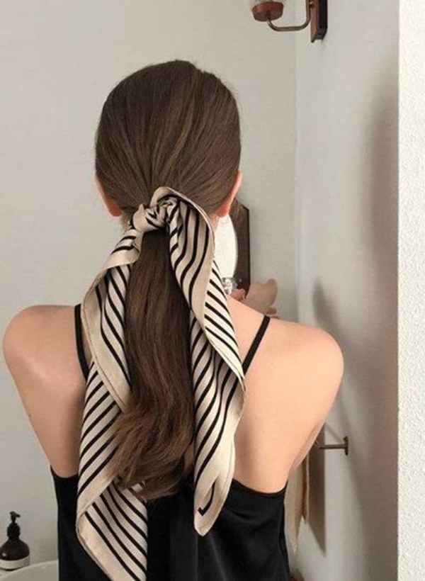 Mách nàng cách hô biến khăn lụa thành phụ kiện xinh xắn trong ngày hè-3