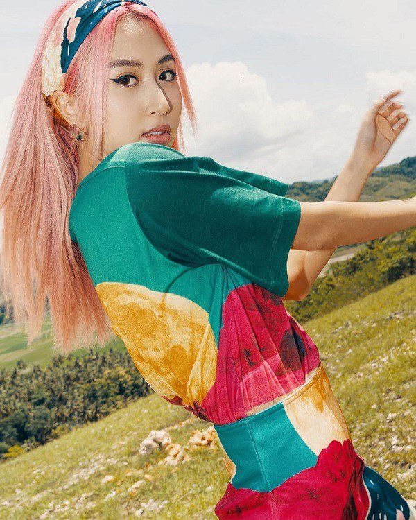 Mách nàng cách hô biến khăn lụa thành phụ kiện xinh xắn trong ngày hè-6