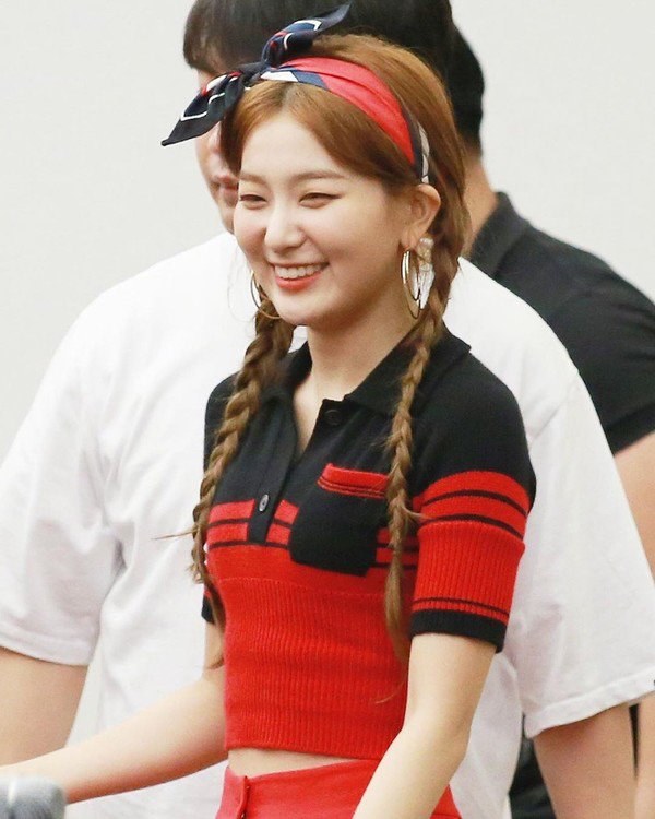 Mách nàng cách hô biến khăn lụa thành phụ kiện xinh xắn trong ngày hè-7