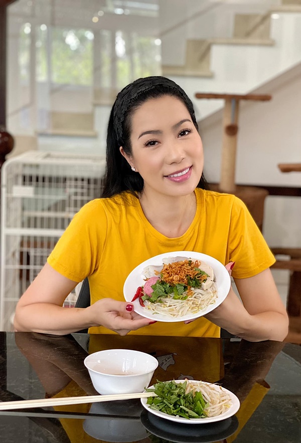 NSƯT Trịnh Kim Chi làm bánh cuốn nhìn hấp dẫn như mua ngoài hàng-1