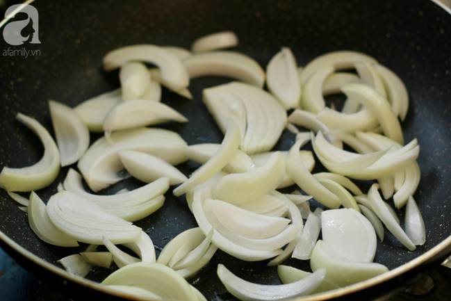 Học được của người bạn Nhật cách nấu cơm thịt bò, tôi làm thử cả nhà ăn khen hết lời!-4