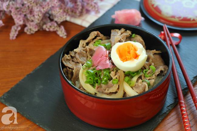 Học được của người bạn Nhật cách nấu cơm thịt bò, tôi làm thử cả nhà ăn khen hết lời!-6