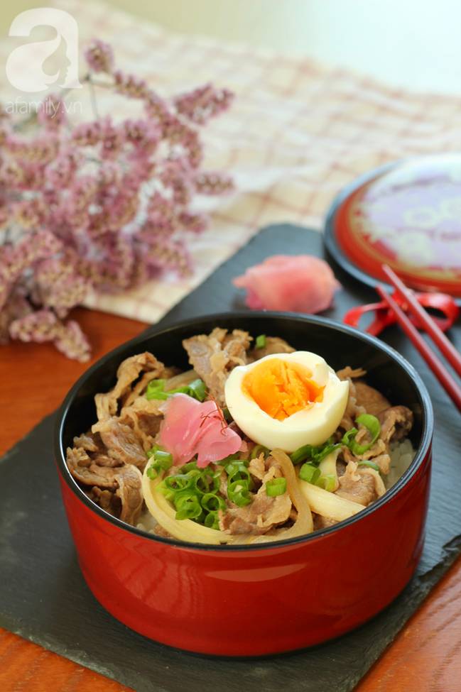 Học được của người bạn Nhật cách nấu cơm thịt bò, tôi làm thử cả nhà ăn khen hết lời!-7