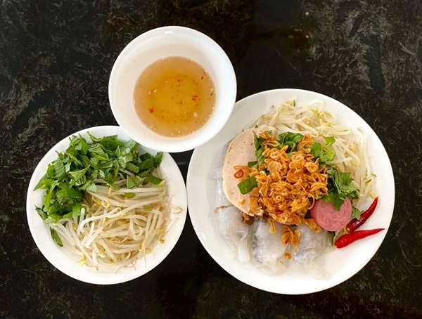 NSƯT Trịnh Kim Chi làm bánh cuốn nhìn hấp dẫn như mua ngoài hàng-7