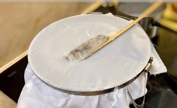 NSƯT Trịnh Kim Chi làm bánh cuốn nhìn hấp dẫn như mua ngoài hàng-4