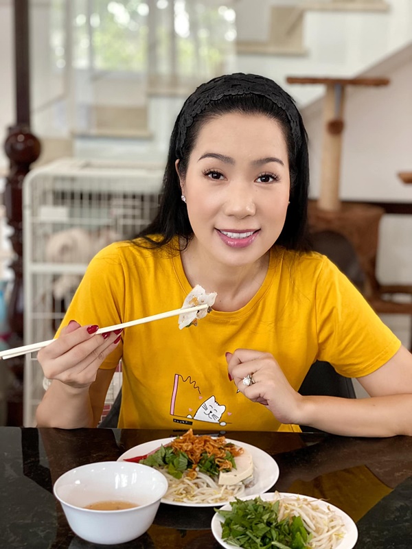 NSƯT Trịnh Kim Chi làm bánh cuốn nhìn hấp dẫn như mua ngoài hàng-8