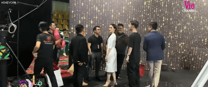 Người ấy là ai: Cảnh đại gia Matt Liu ra mắt nhà gái” gây thích thú, chủ động nắm tay Hương Giang không rời khiến ai nấy trầm trồ-7