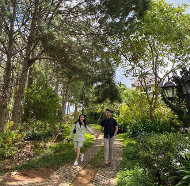 Người ấy là ai: Cảnh đại gia Matt Liu ra mắt nhà gái” gây thích thú, chủ động nắm tay Hương Giang không rời khiến ai nấy trầm trồ-9