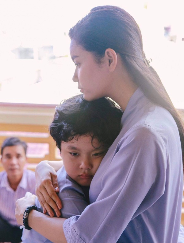 Con trai Trương Quỳnh Anh giờ chững chạc lắm rồi, mới 8 tuổi đã chịu xa mẹ 14 ngày tham gia khóa tu mùa hè-1