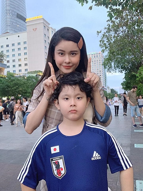Con trai Trương Quỳnh Anh giờ chững chạc lắm rồi, mới 8 tuổi đã chịu xa mẹ 14 ngày tham gia khóa tu mùa hè-4