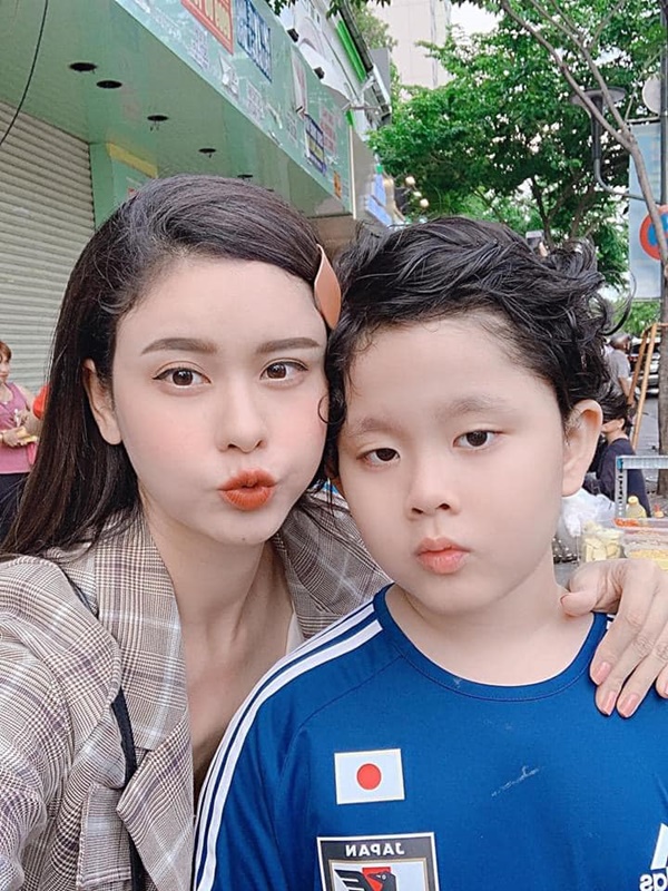 Con trai Trương Quỳnh Anh giờ chững chạc lắm rồi, mới 8 tuổi đã chịu xa mẹ 14 ngày tham gia khóa tu mùa hè-5