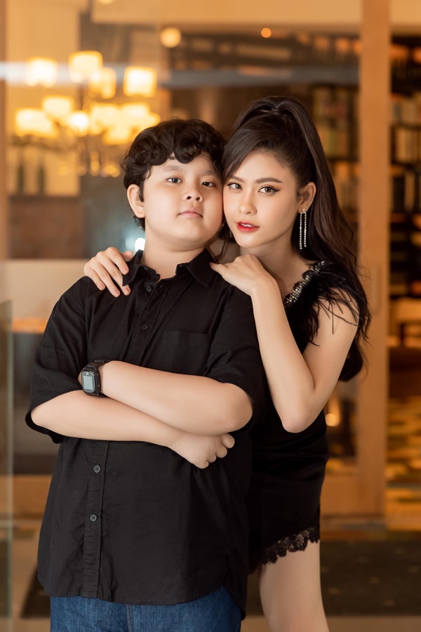 Con trai Trương Quỳnh Anh giờ chững chạc lắm rồi, mới 8 tuổi đã chịu xa mẹ 14 ngày tham gia khóa tu mùa hè-8