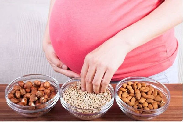 Chuyên gia dinh dưỡng gợi ý những món ăn vặt cho bà bầu tốt hơn cả thuốc bổ-6