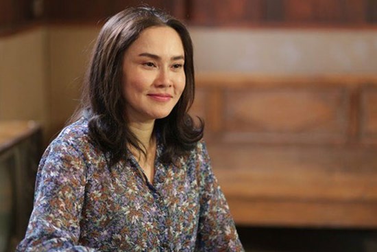 Đưa mẹ chồng đi khám bệnh giữa trưa, tôi hóa đá phát hiện bí mật trong phòng bệnh đóng kín