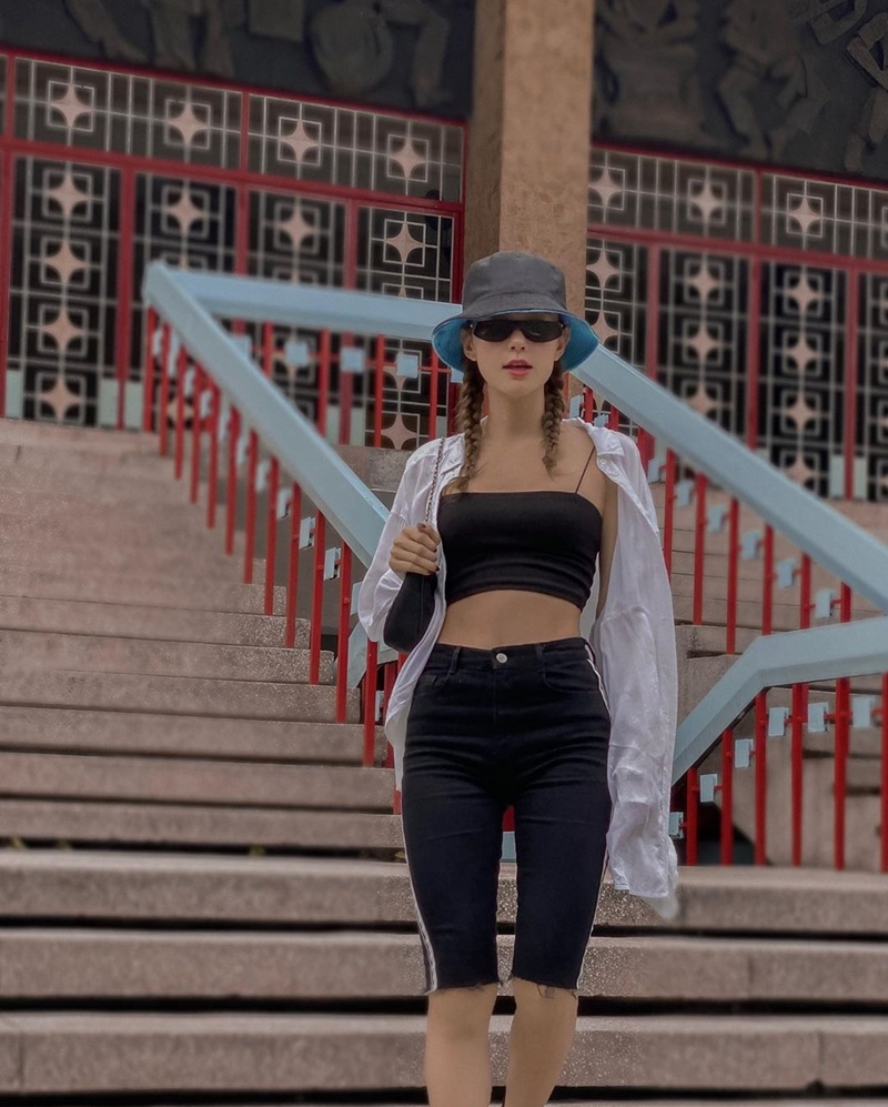 Thanh Hằng - Minh Hằng khoe điểm vàng cơ thể qua loạt street style hút mắt-5