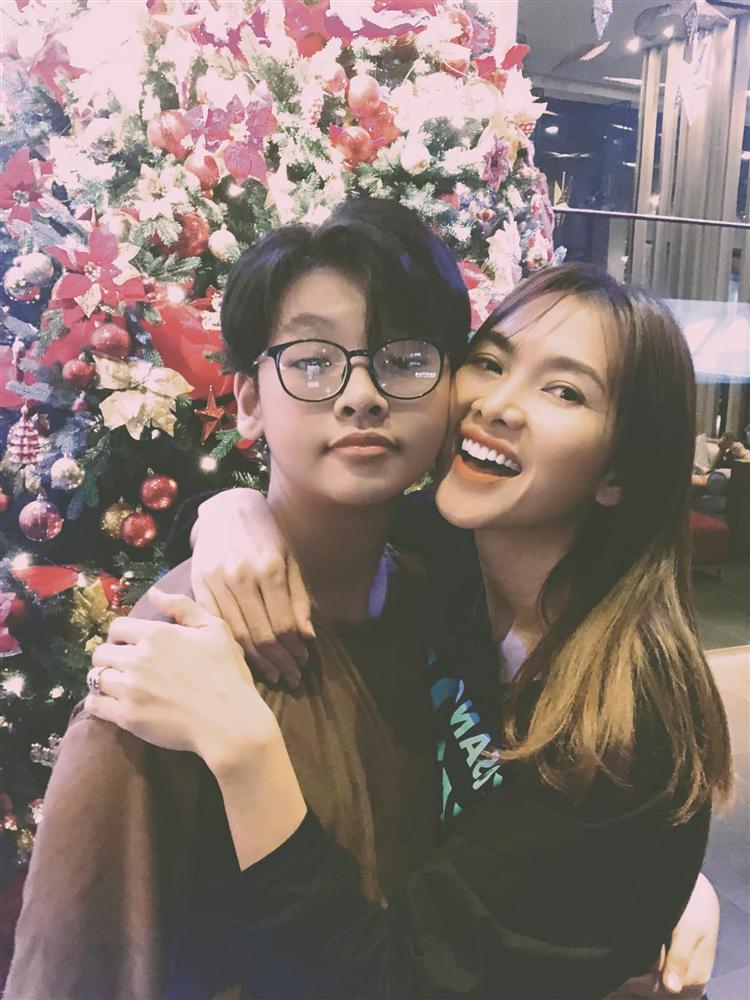 Con trai người mẫu Anh Thư 13 tuổi cao 1m78, ai cũng hỏi bí quyết nhưng thực tế cô nuôi con đơn giản thế này-2