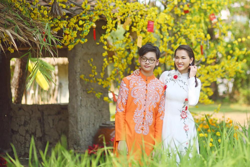 Con trai người mẫu Anh Thư 13 tuổi cao 1m78, ai cũng hỏi bí quyết nhưng thực tế cô nuôi con đơn giản thế này-8