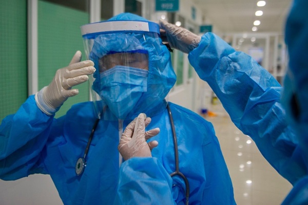 Kịch bản COVID-19 lan rộng, liệu có đủ bác sĩ và năng lực xét nghiệm?-1