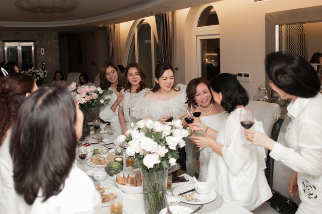 Lâu lâu mới xuất hiện, tiểu thư Anh Sa nhà Tập đoàn Tân Hoàng Minh khiến ai nấy đổ gục vì nhan sắc tựa nữ thần-2