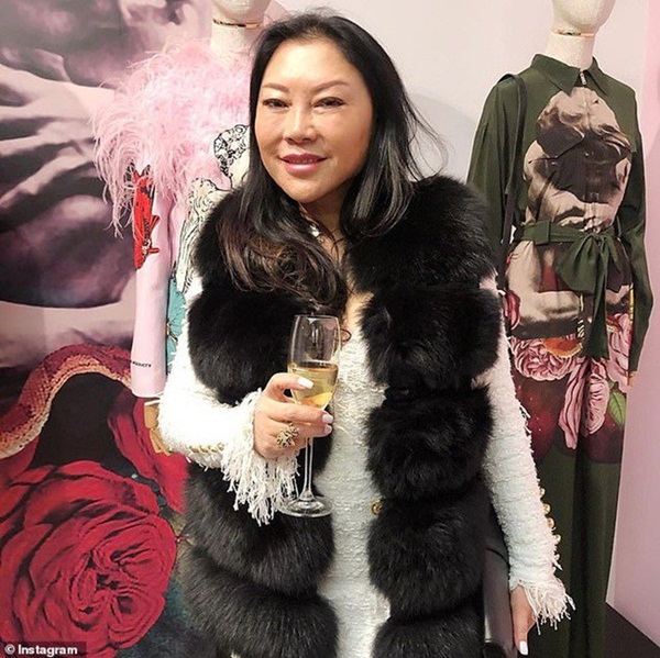 Từng rửa bát thuê mòn tay, nữ đại gia cưới trai trẻ, kiếm tiền khủng-6