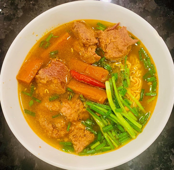 Là mẫu phụ nữ hiện đại nhưng Lã Thanh Huyền đã vào bếp là nấu toàn món ngon-9