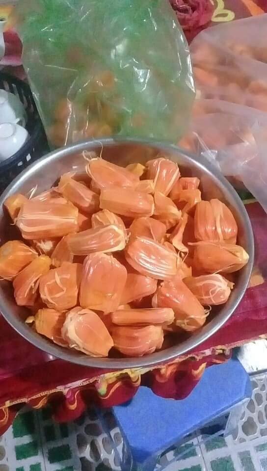 Lạ miệng mít ruột đỏ múi to dày, thơm ngọt giá 120.000 đồng/kg vẫn hút khách-4