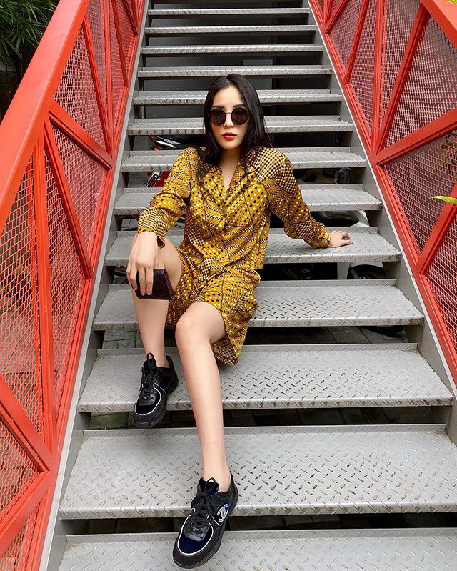 Mặc bình dân từ khi bán núi đồ hiệu, tiếc thay Kỳ Duyên lại chọn phải bộ cánh dìm dáng-6